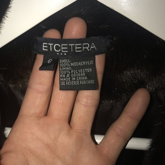 🔥BOGO under $20🔥 Wrap style faux fur jacket - Picture 6 of 7